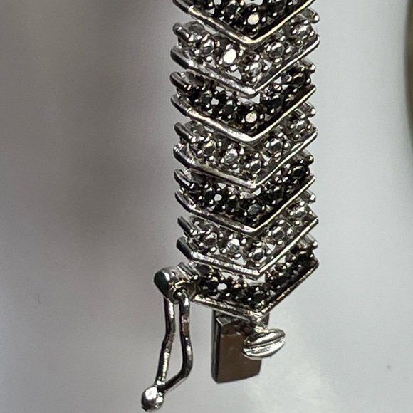 MycostSALE‼️VINTAGE Silver Chevron Bracelet. 925 colored Silver. 7 1/4" - Picture 9 of 9